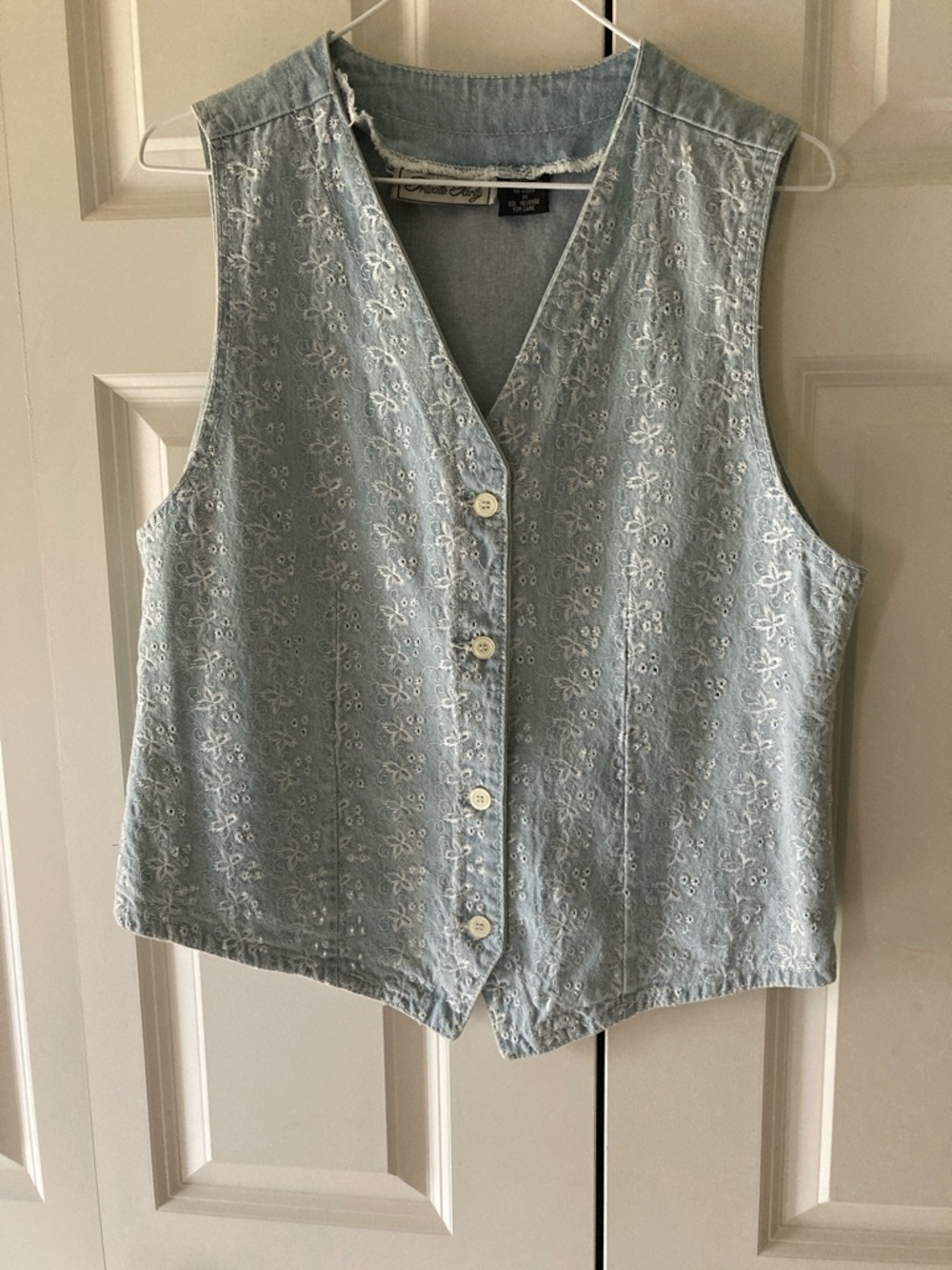 Private Party M women’s denim & eyelet embroidered vest 100% cotton